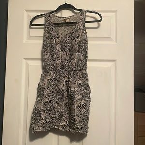 XS black/white print dress with pockets